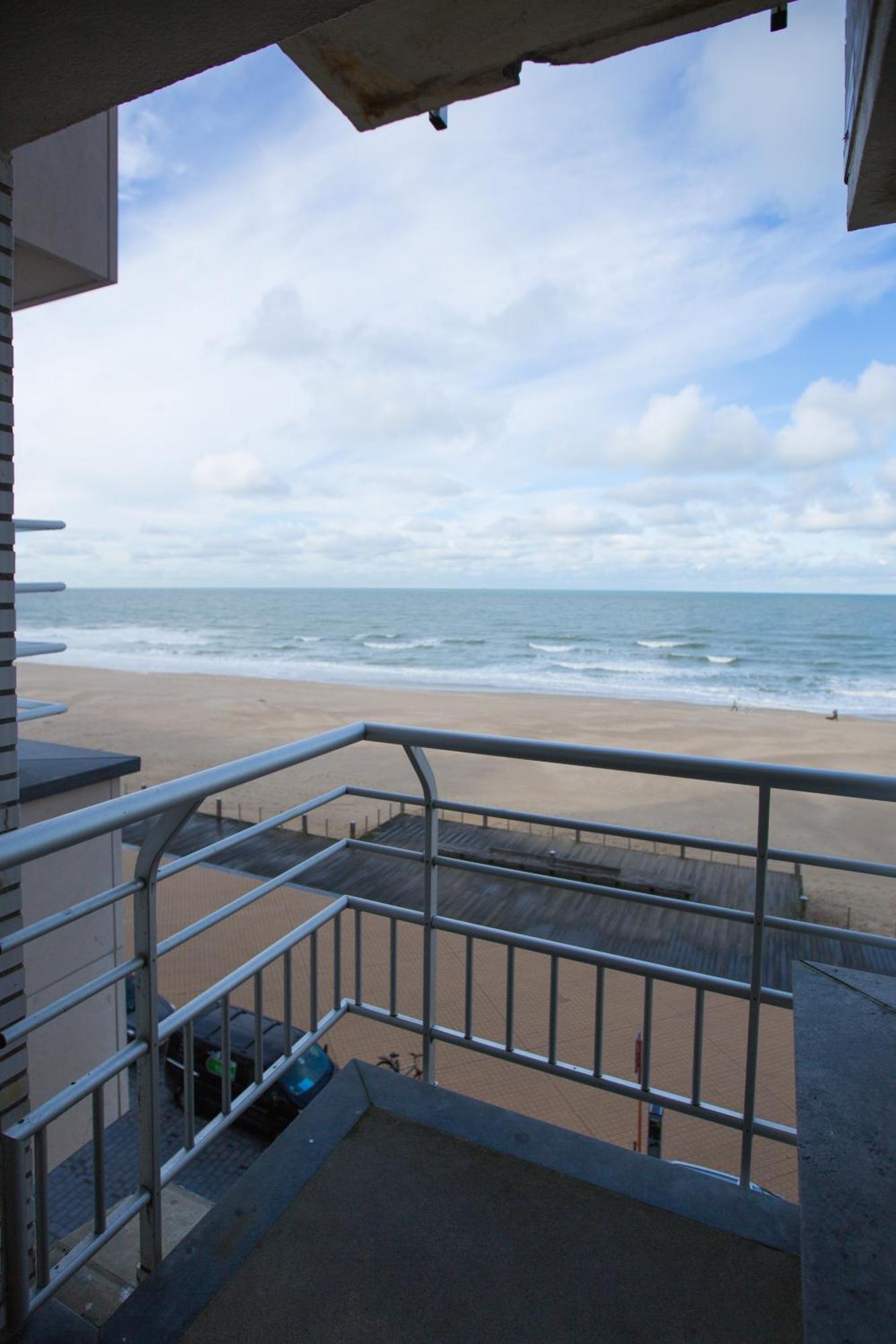 Bright Apartment With Sea View オステンド エクステリア 写真